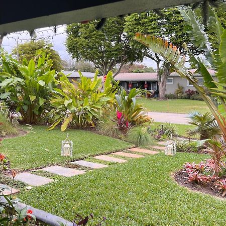 Paradise Gardens-Wilton Manors- Male Only Exterior photo