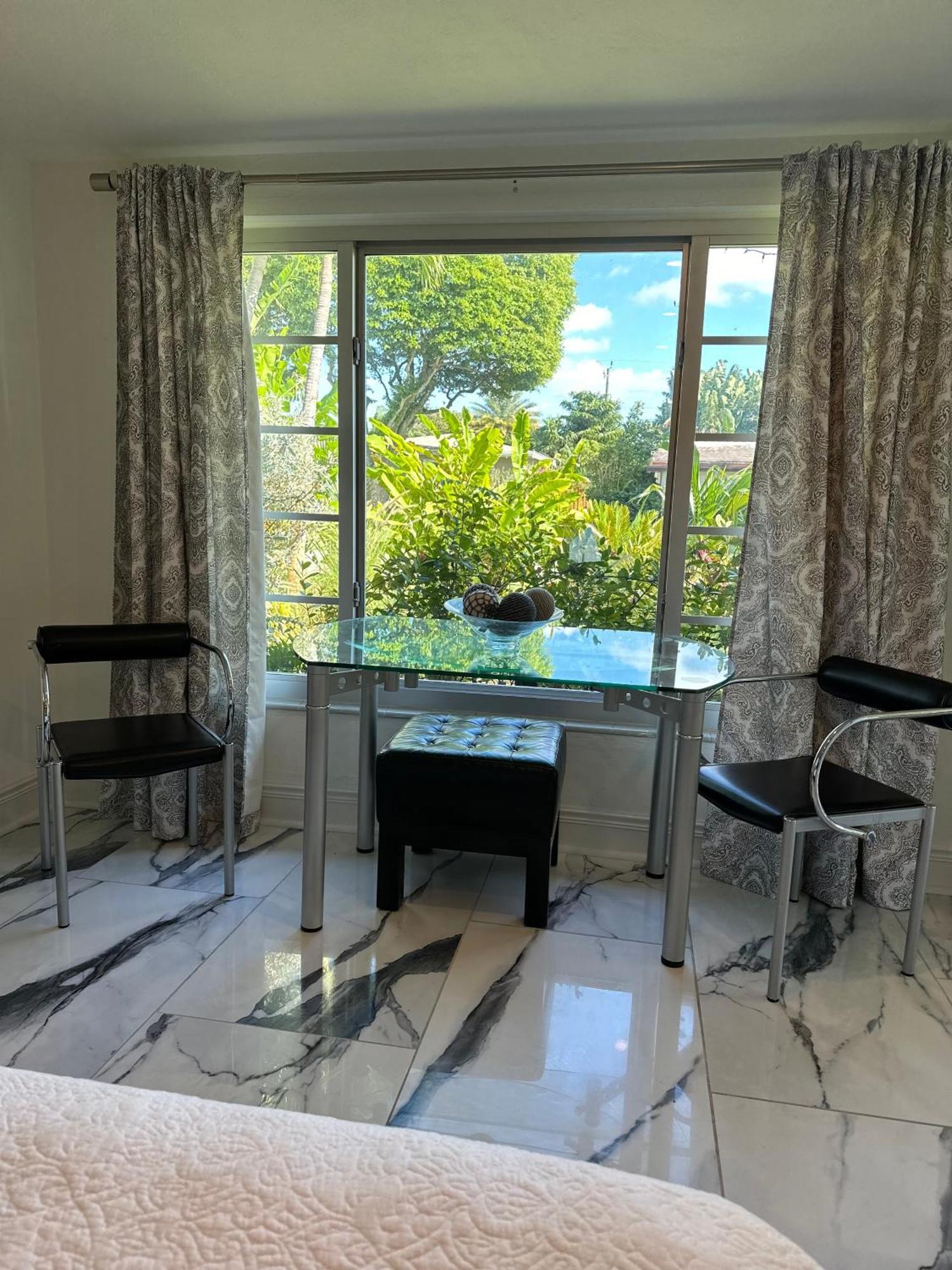 Paradise Gardens-Wilton Manors- Male Only Exterior photo